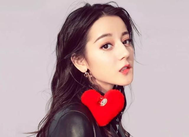 女星咬嘴唇,王子文我忍了,热巴我也忍了,赵丽颖我忍无可忍!