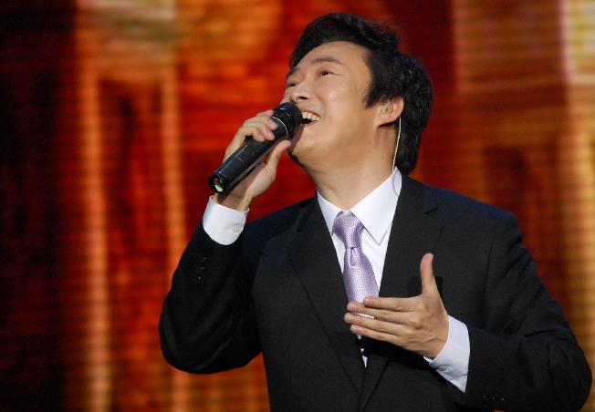 2019央视春晚,热巴邓伦再次合作,关晓彤喊冷,王嘉讲笑话!