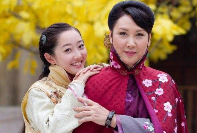 与李立群分手对沈海蓉的打击似乎特别大,因为分手后,她转身就与陈震雷