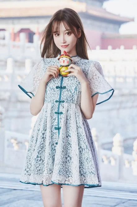 卢本伟女友做了个奇怪的梦卢本伟讨好吴京老婆后将出演战狼三