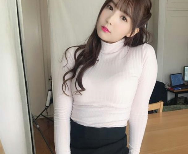 悠亚晒20岁成人节旧照!本名"鬼头桃菜"遭调侃!