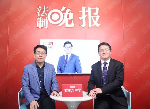 经过与编辑的探讨,最终印波决定,以《法槌下的正义