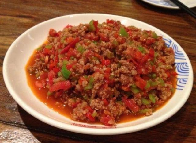 红三剁云南名菜,用现熟现摘蔬菜烹法,味道鲜美,营养健康