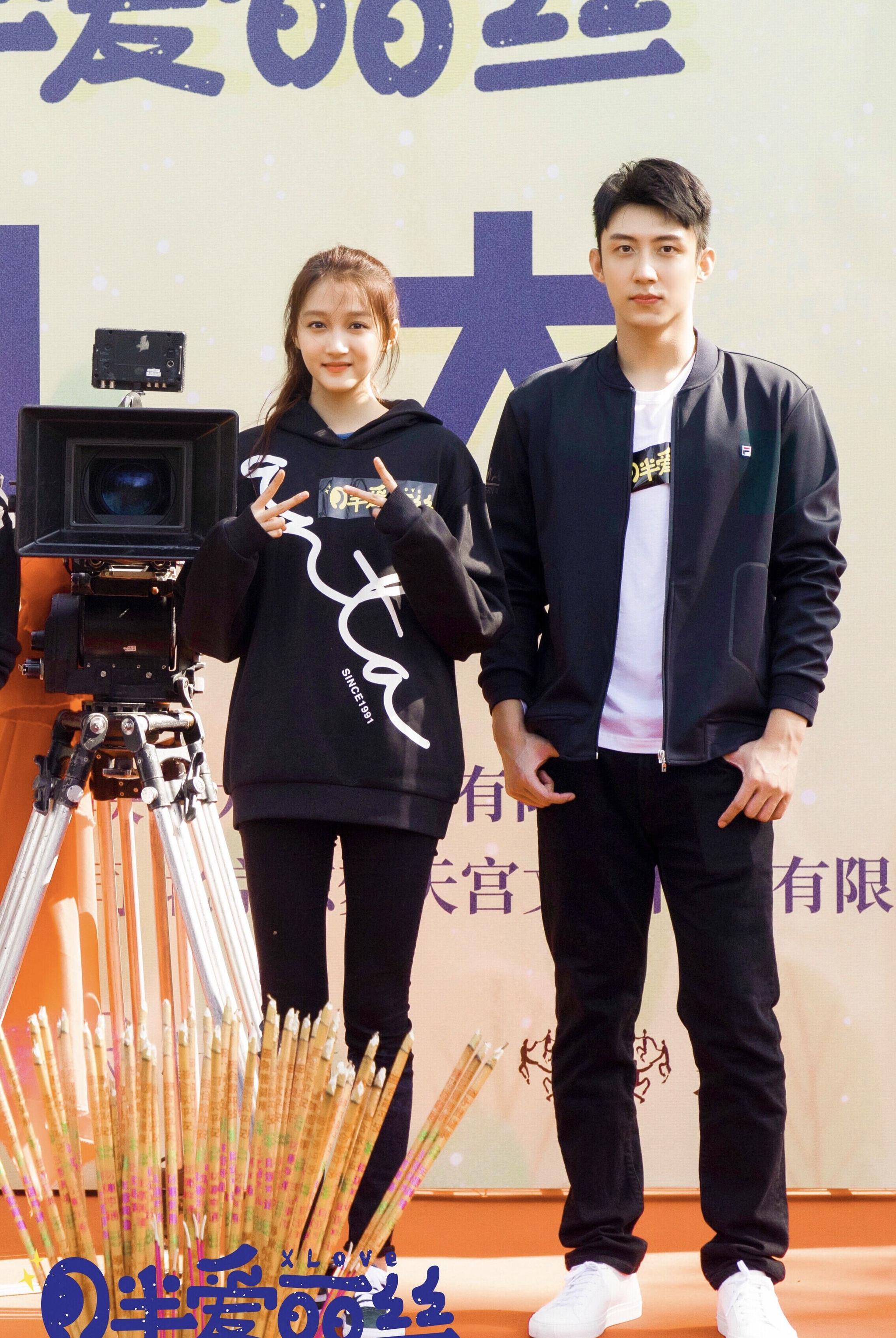 关晓彤到底多高?和张艺兴站一起才知道,网友:黄景瑜才能hold住