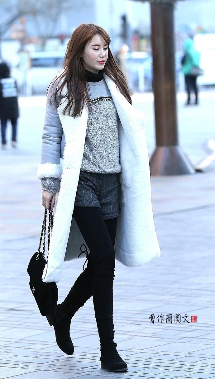 街拍:让人眼前一亮的冬季短裤美女__财经头条