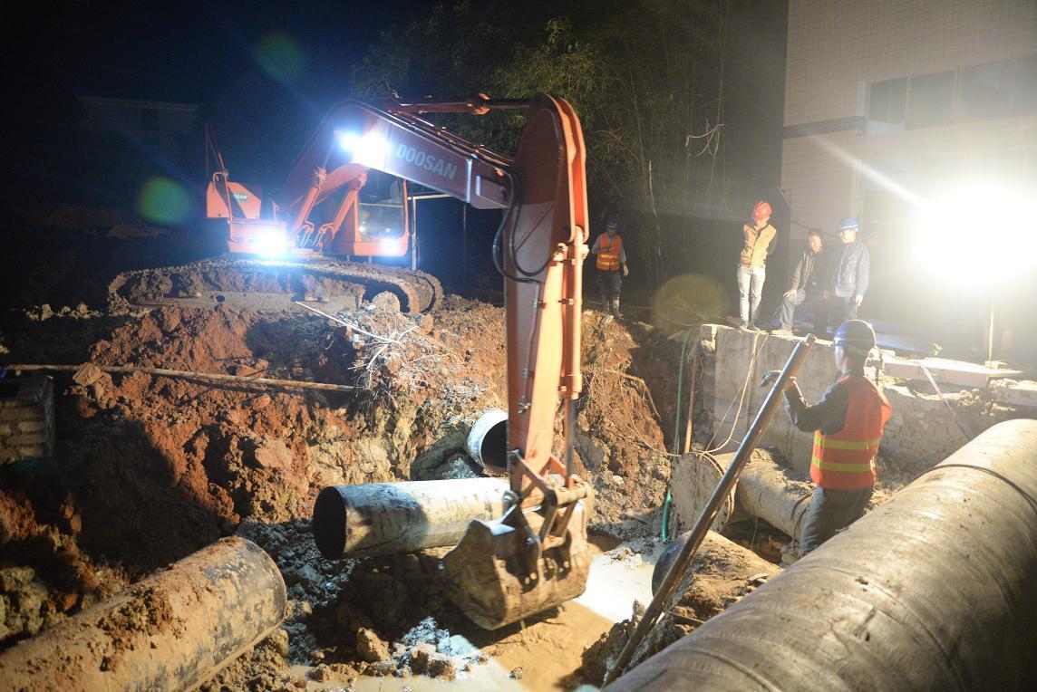 保定竞秀小区南侧每晚轰隆隆,施工干一宿,噪音扰民几时停?