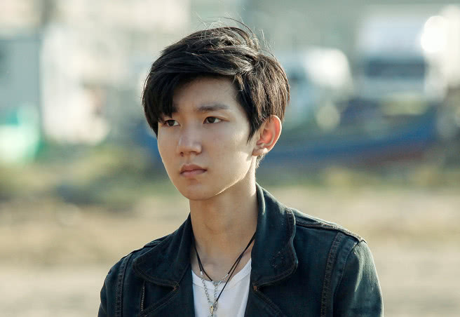 王源叛逆少年上线,眼神戏满分,导演却说看上了他的青春痘