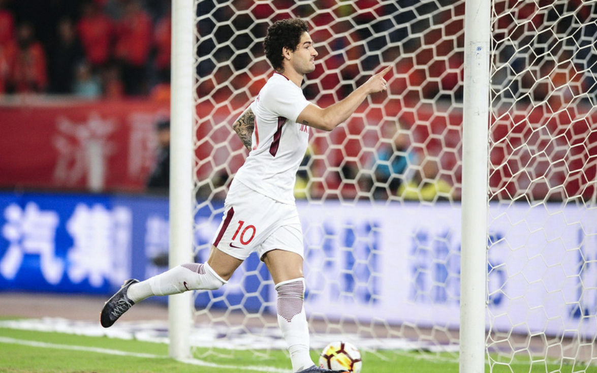 铁定留在中超?曝广州恒大高价争夺帕托,巴西球