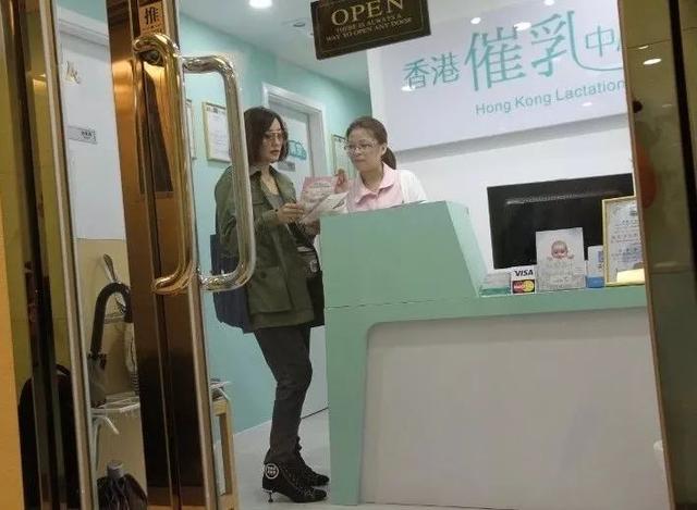 前TVB小花已是四女之母 坦言现时暂时封肚:先