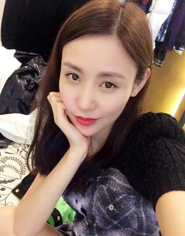 他曾娶个小21岁的娇妻,几年内败光千万家产,如今和女儿租房住|石洋子