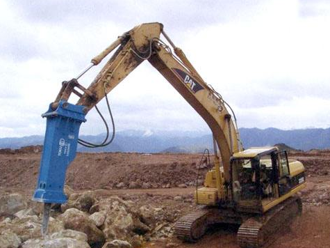 不正确使用挖掘机破碎锤会导致漏油