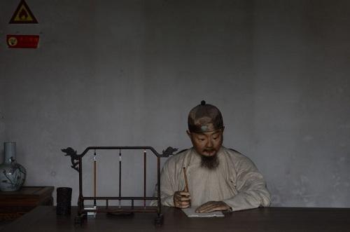 他写了一本书，康熙下令灭九族，看到姓氏后却说：让他免官|孔尚任|康熙|九族_新浪新闻