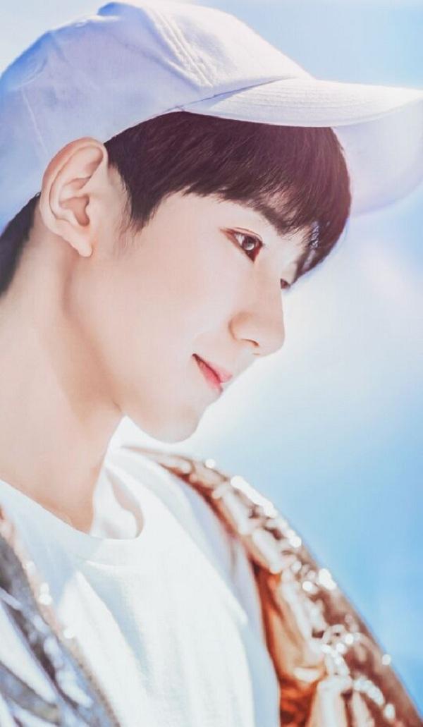 王源被伯克利音乐学院录取,回应给粉丝一颗心粉丝回应:我们等你