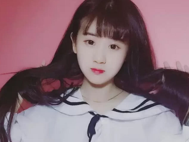 14岁初中生教室拍照身材成为最大亮点网友太社会