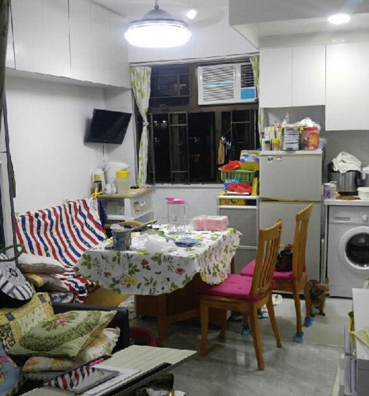 香港一家四口住房,百万"豪宅"仅35㎡,进门就是卧室