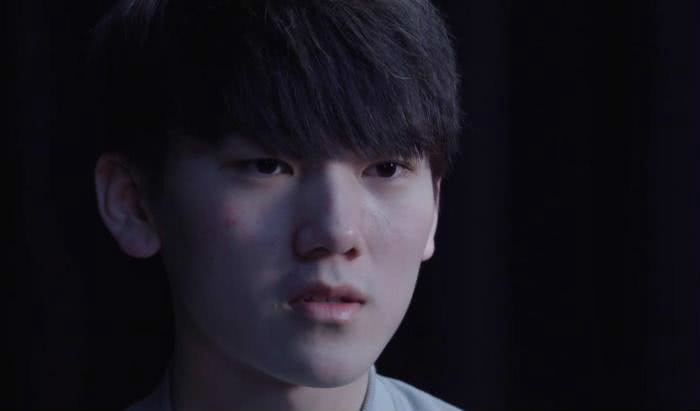 jackeylove成名之前 曾遭母亲"无情调侃"! 打职业还不如去做梦