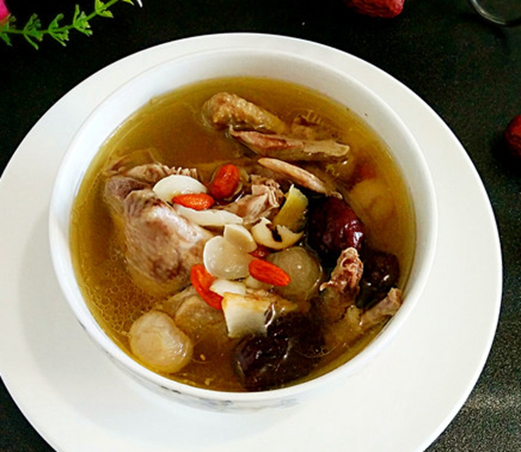 导致最后炖出的鸽子汤才会没有营养,就连味道和口感也不怎么样,甚至喝