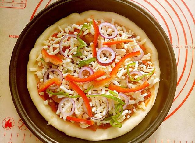 平底锅也能制作披萨,风情海鲜大虾披萨一口带你穿越意大利