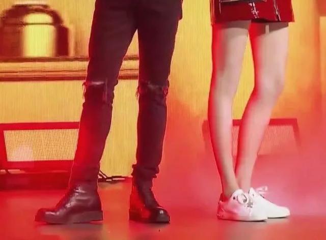 华晨宇:我173,关晓彤:我也173,见到鞋底后,真相出来了