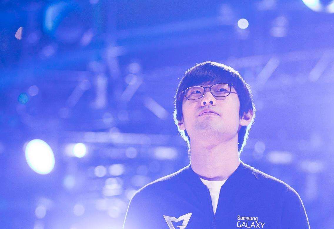 安掌门宣布退役,老兵不死,只是调零,s8官方指定mv男主角