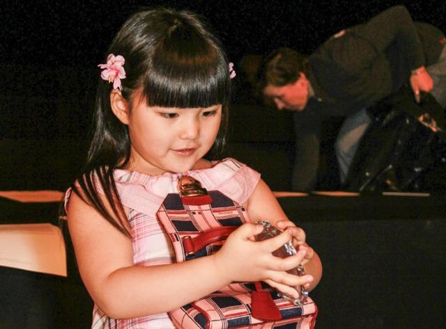 林心如晒女儿小海豚照片,手腕上的手表被吐槽:不是晒娃是炫富