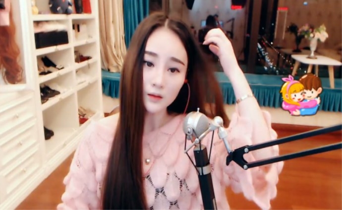 yy娱加公会五大骨灰级女主播文儿人气依旧高大脸安静地唱歌