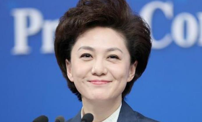 新闻联播主持人海霞近照曝光丈夫是清华教授女儿已长大