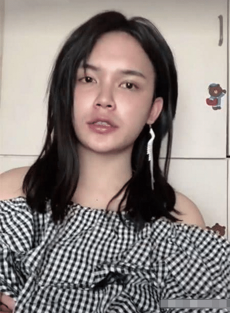 小伙男扮女装开直播化妆后秒变小姐姐这才叫高手在民间