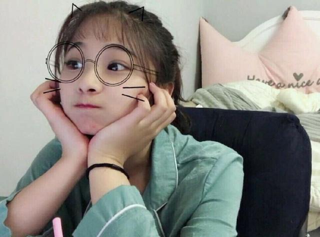 英雄联盟:若风宣布女友照片!网友:终于不是网红脸了!