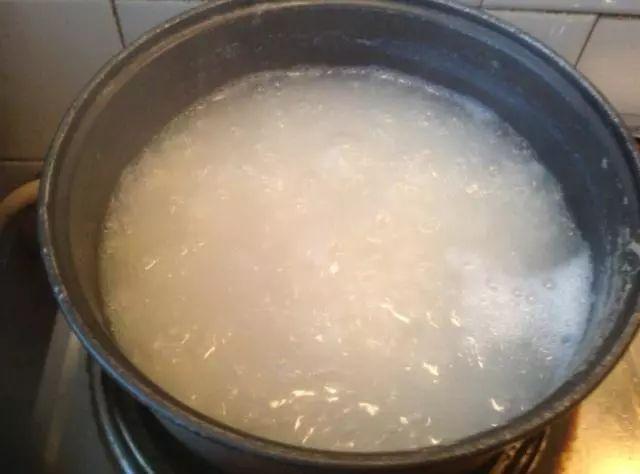 不管煮什么粥,下锅前多加了"这一步",粥又香又浓稠,还顺滑