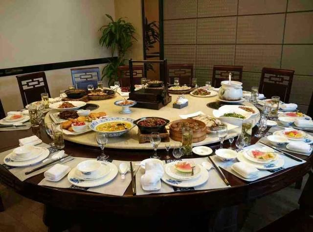 都是请吃饭,若上海人,河南人,东北人同时请你,你会去谁家吃?