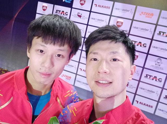 马龙疑似做"打脸"动作!