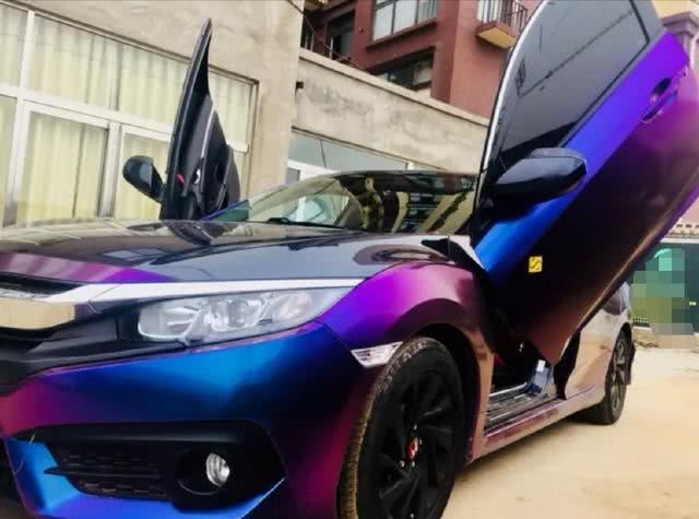 15万买的思域,小伙爆改红标剪刀门,女神:终究不是跑车!