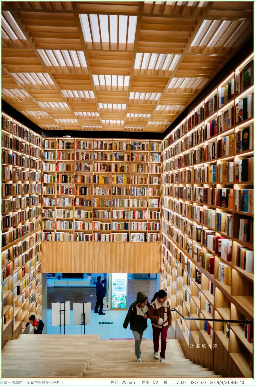 读书吧朋友(拍摄于泗洪县新华书店)