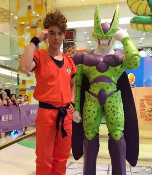 说到汪东城的cos,小编第一个想到的就是一拳超人,大东的这个光头好