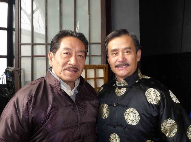 大器晚成的老戏骨,二婚娶小37岁娇妻,如今72岁拍戏还吊威亚