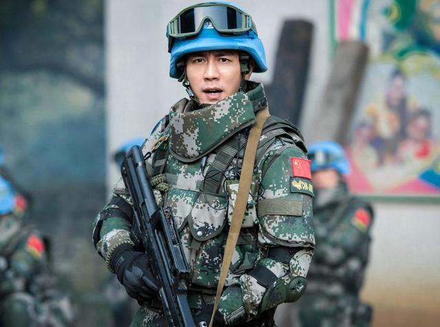 老外质疑中国防弹衣有钢板,拆开后当场傻眼