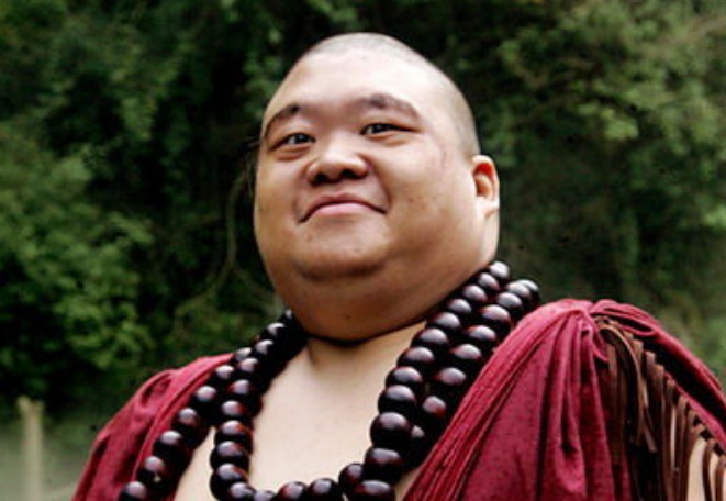 古代一高人,成金庸笔下的怪人,日本人却将他尊为神