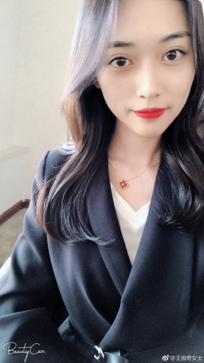 90后掌管大连千兆,和马尔代夫总统合影