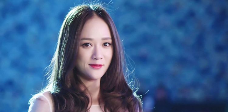 众所周知:她和霍建华合作偶像剧《千金百分百》,并从剧上发展到现实中