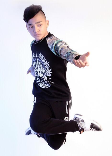 9岁上春晚,与周杰伦合作40多次,如今20岁却无人识|侯高俊杰|周杰伦