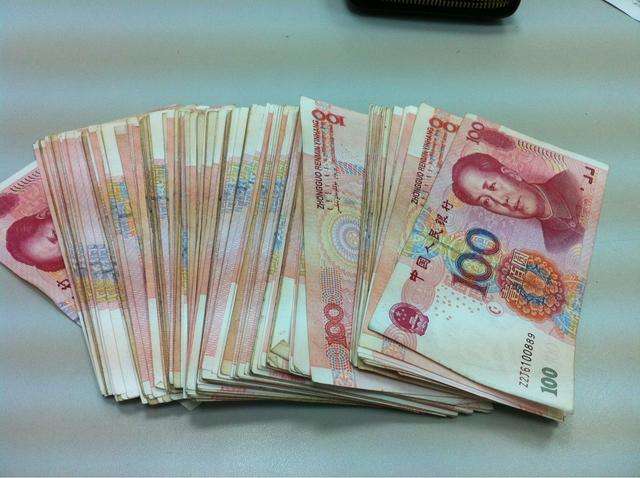 20岁女大学生给有钱人当家教,拒绝1万奖金,结局让同学羡慕