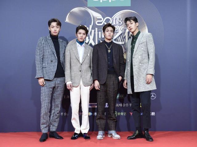 因为在四位成员中,最矮的身高是183cm,最高的卜凡却是达到了192cm