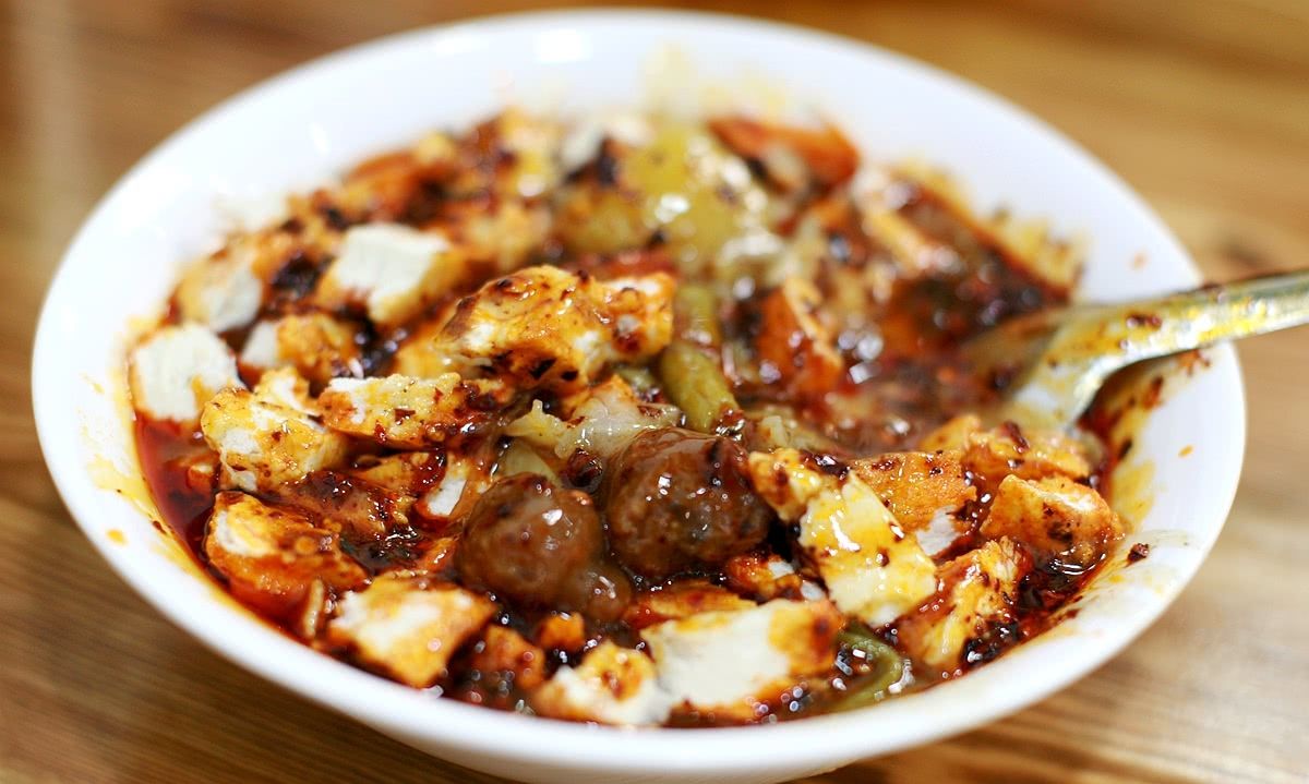 西安肉丸糊辣汤6元一小碗 辣子往死放看着吓人吃着过瘾