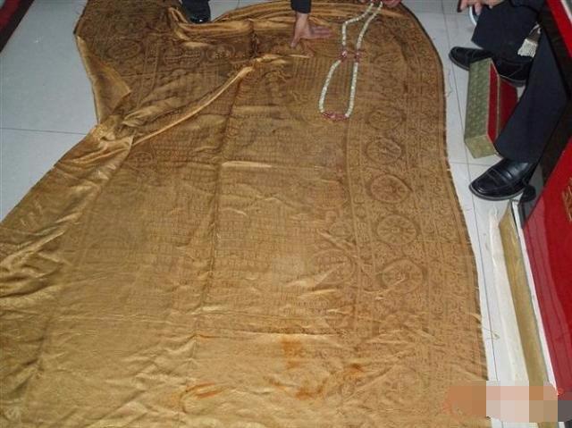 慈禧墓中出土一破布,如今价值上亿,曾被人当垃圾丢掉