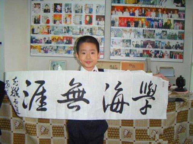 7岁成名,11岁书作拍出11万,当年的书法神童如今写出江湖体