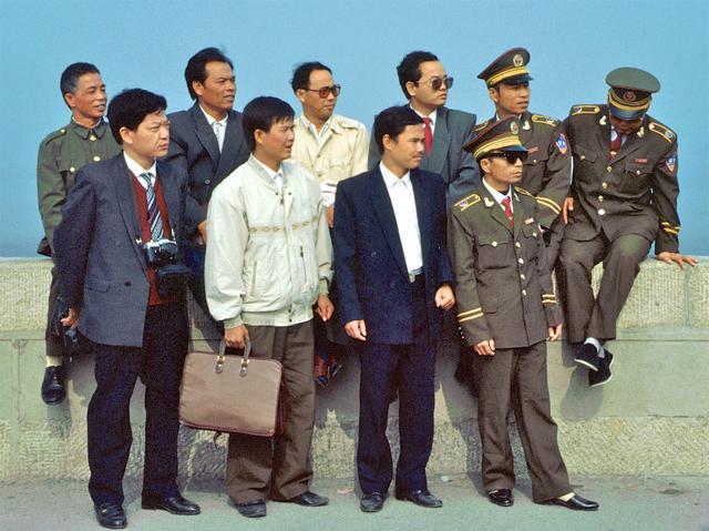 北京街拍1992年,珠市口商业街糖炒栗子