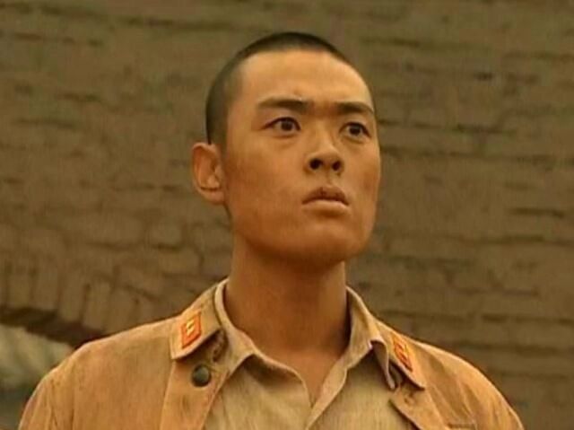 《亮剑》翻拍惹众议 张桐版魏和尚被赞经典几个动作难超越