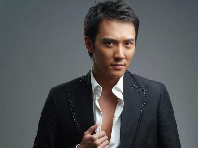 这本书强势逆袭,以87万周人气,碾压《都市狂少》,牛逼