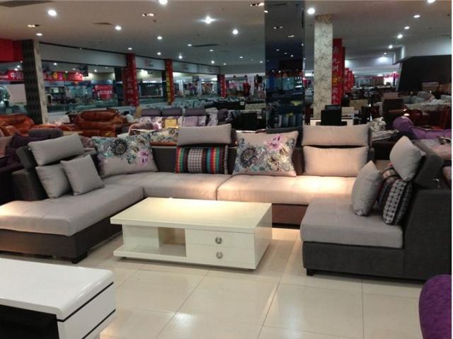 商场表姐告诉我:这种沙发受欢迎,但最多用3年就得换,别轻易买